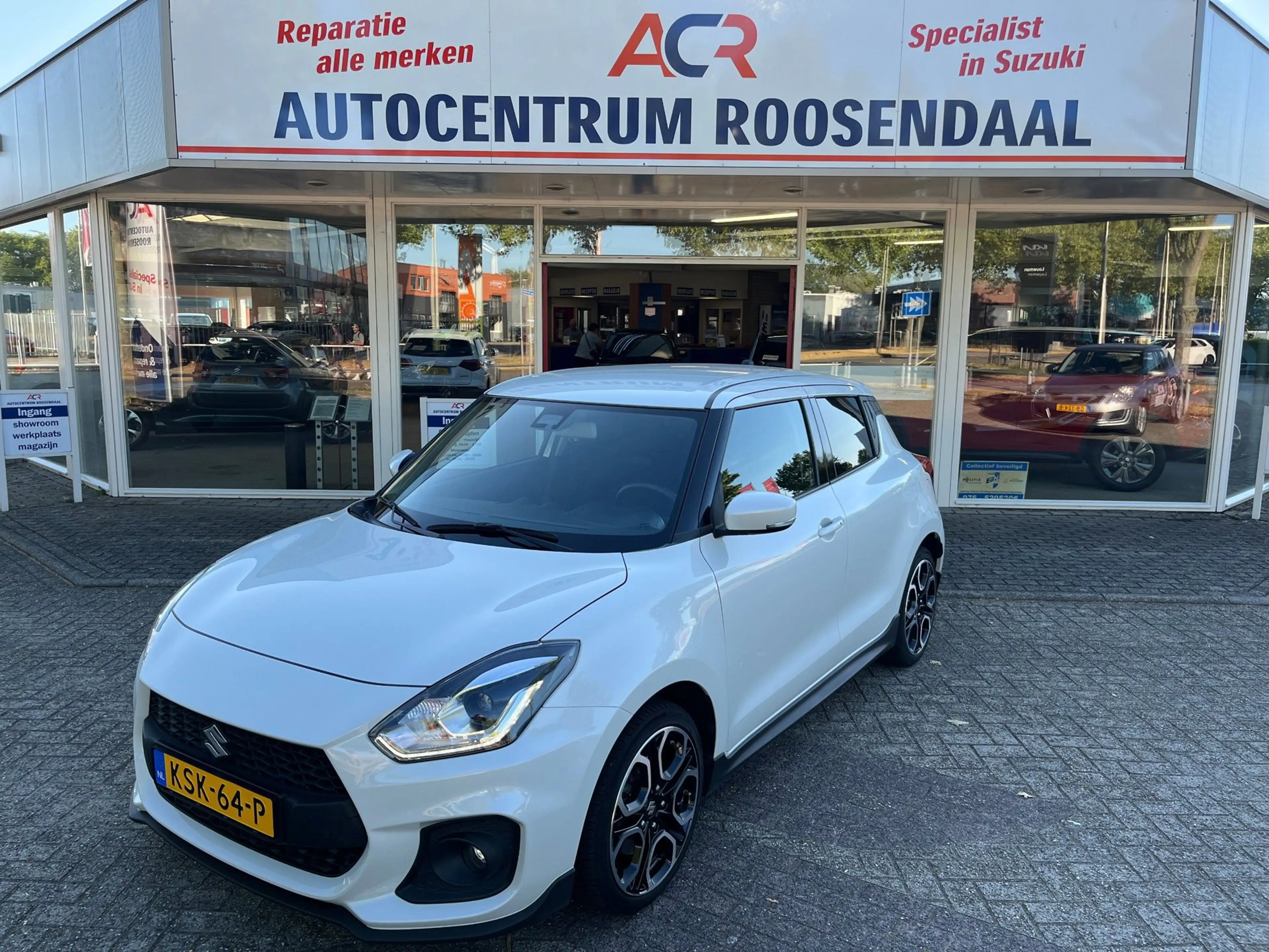 Suzuki Swift 1.4 Sport Smart Hybrid — photo 16