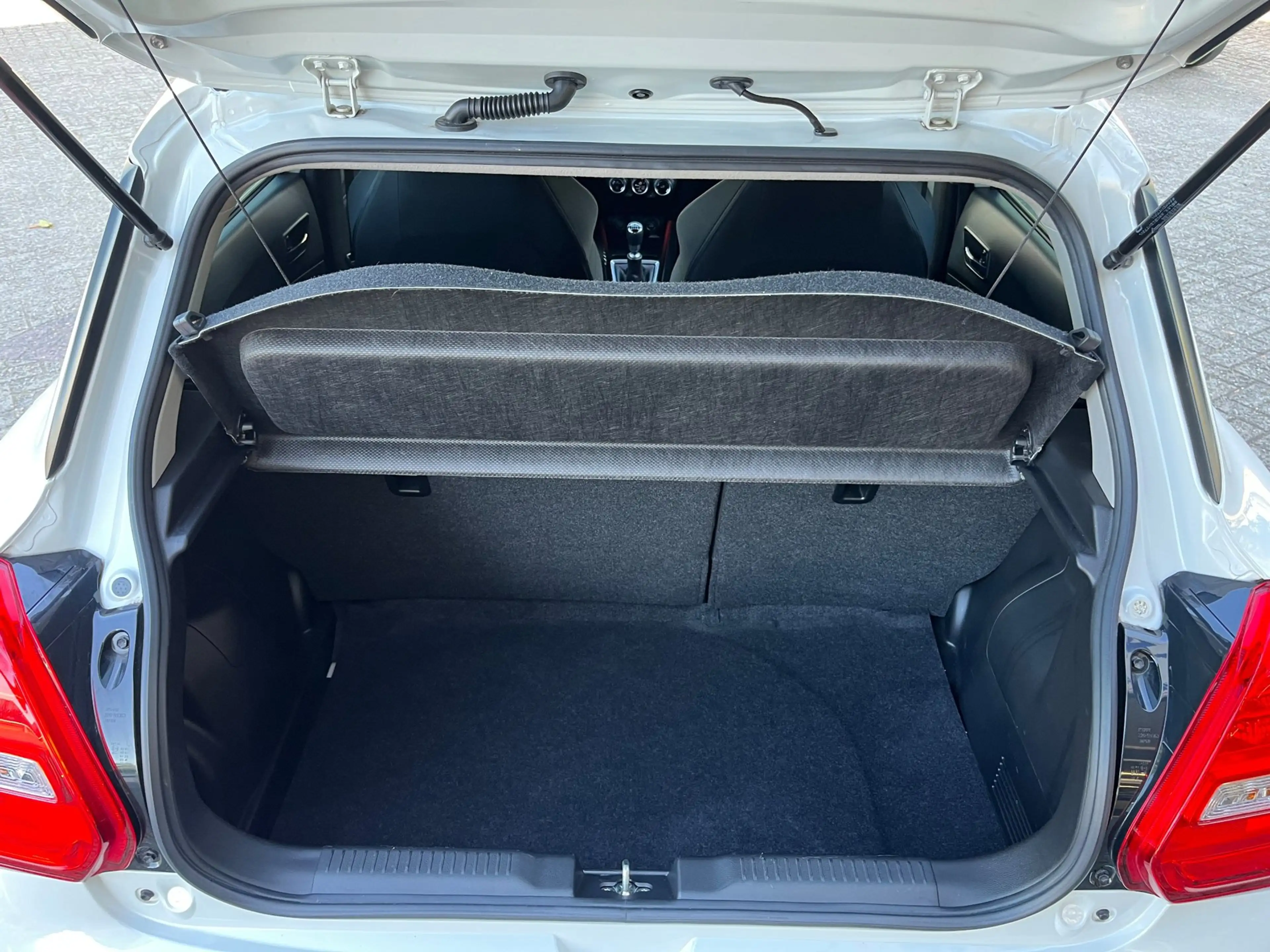 Suzuki Swift 1.4 Sport Smart Hybrid — photo 32