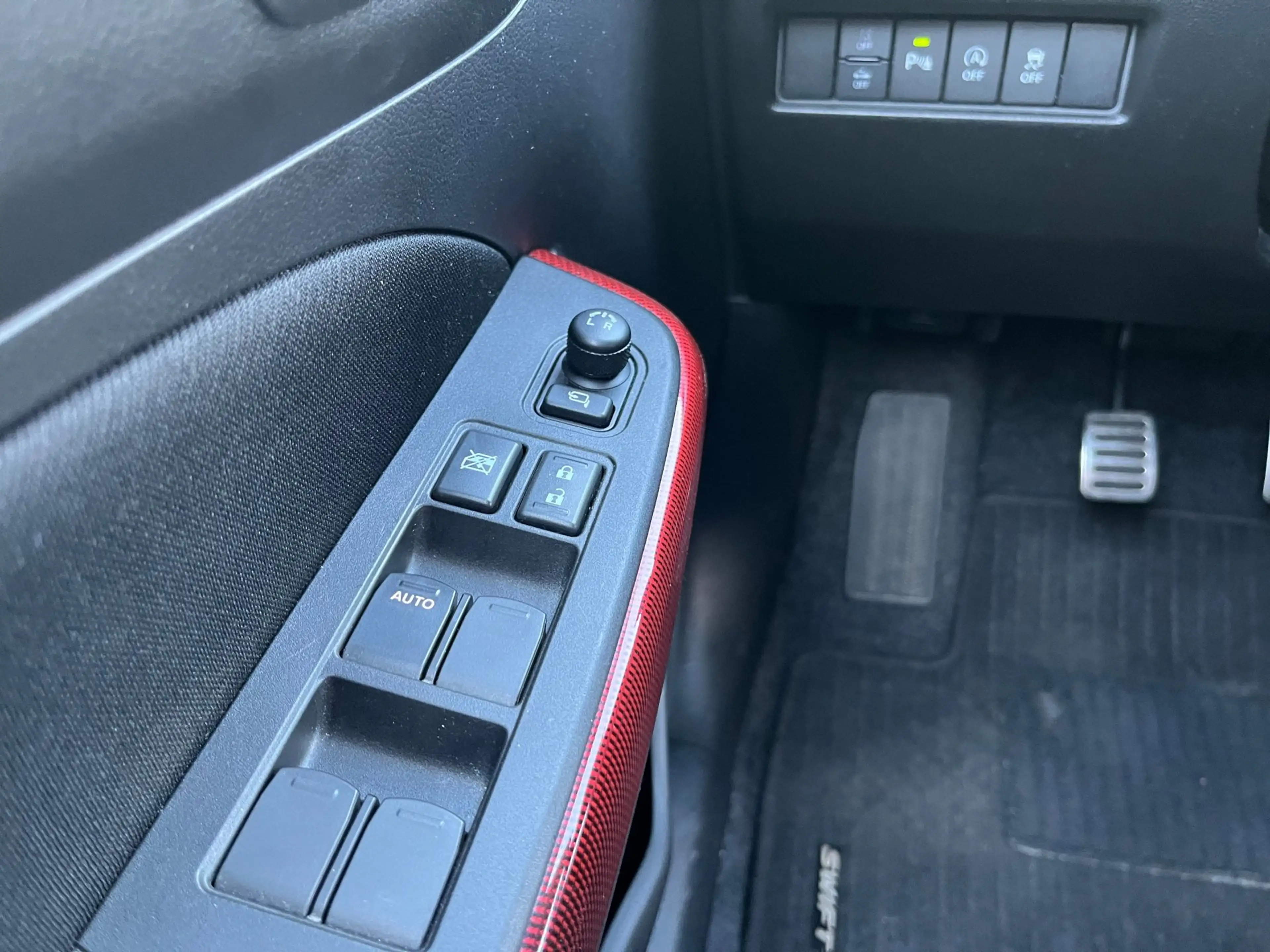 Suzuki Swift 1.4 Sport Smart Hybrid — photo 25