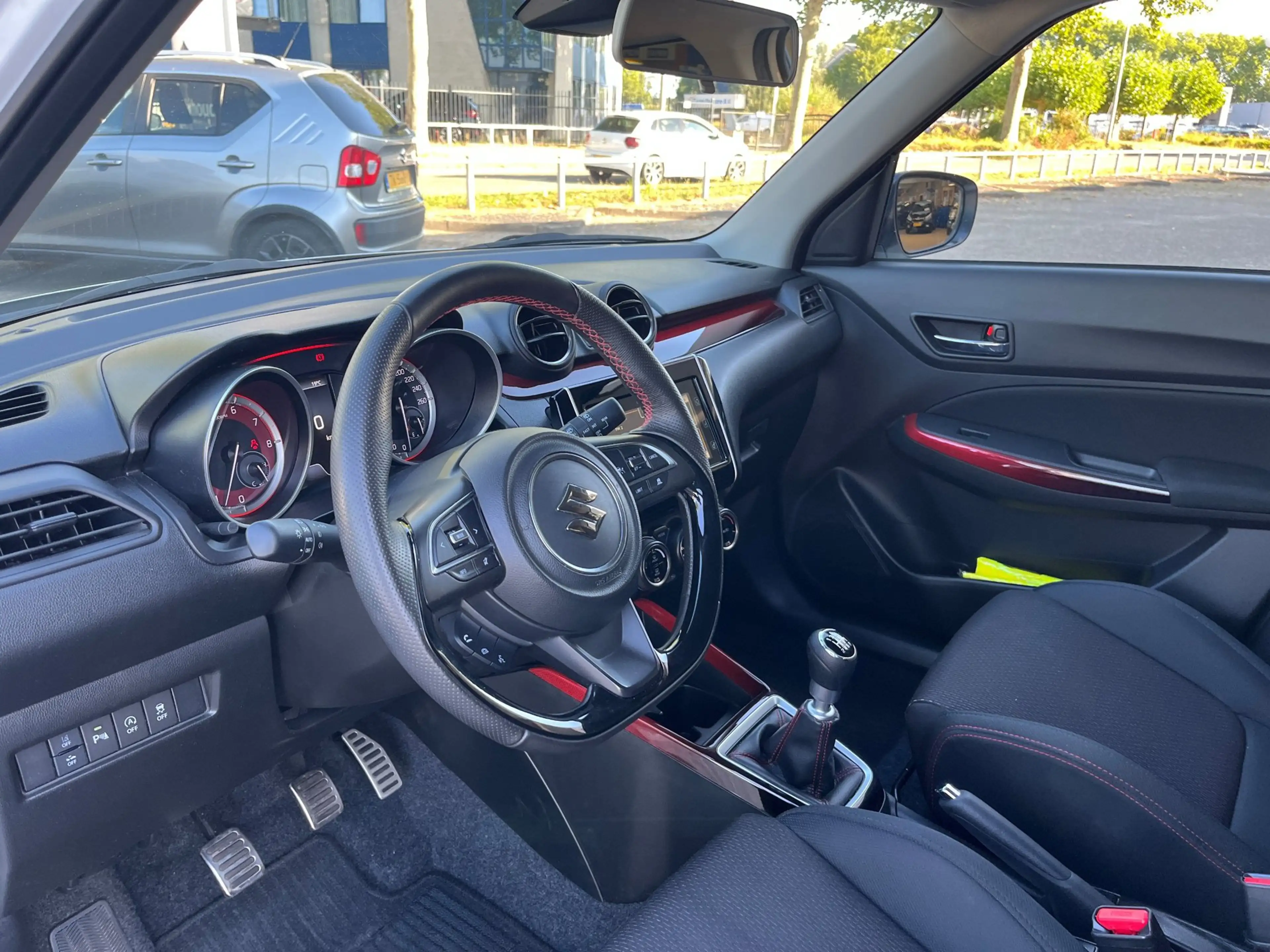 Suzuki Swift 1.4 Sport Smart Hybrid — photo 14