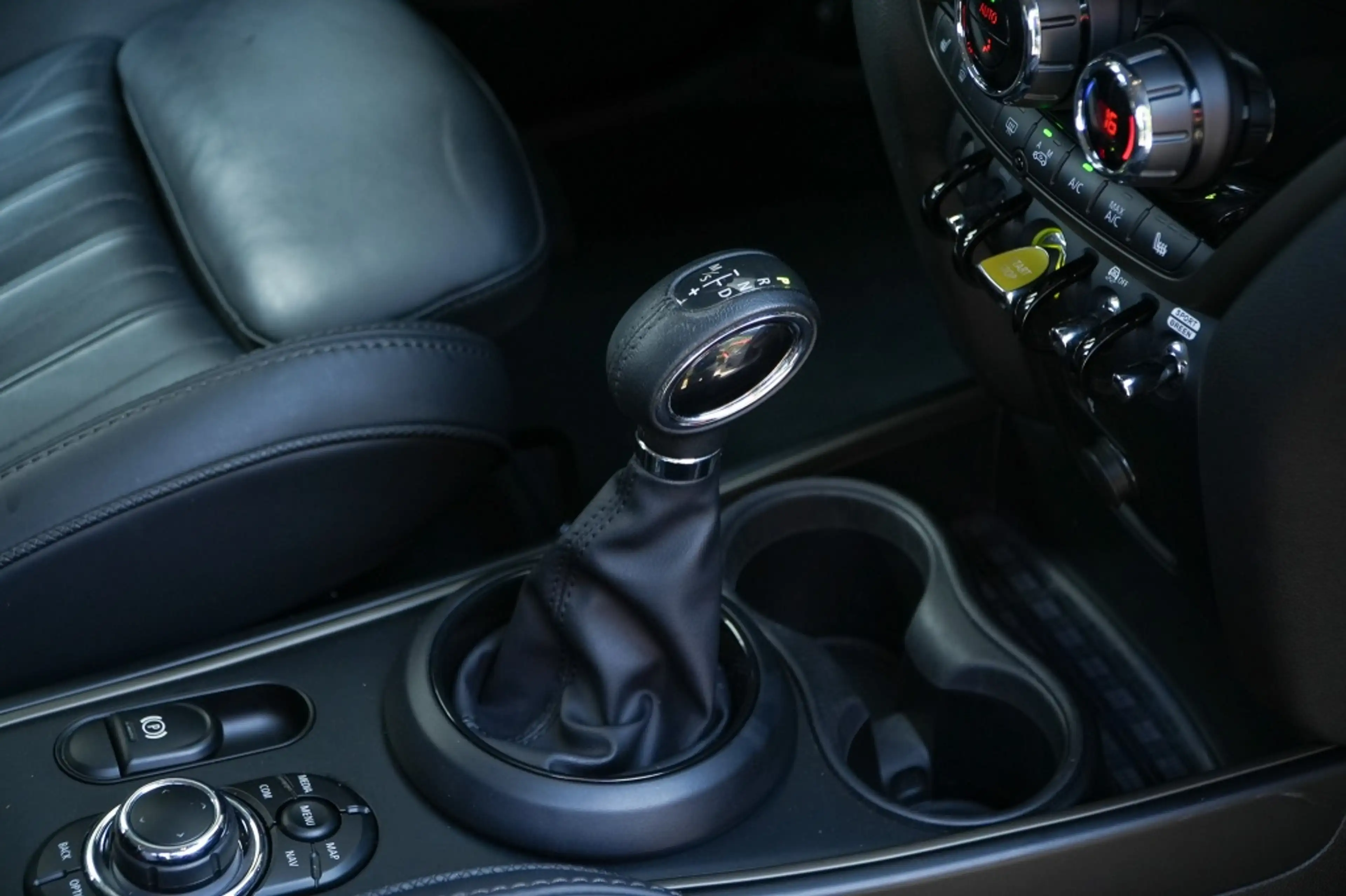 MINI Cooper SE Countryman 1.5 ALL4 I Navi I 19 inch I Leder int. I — photo 14