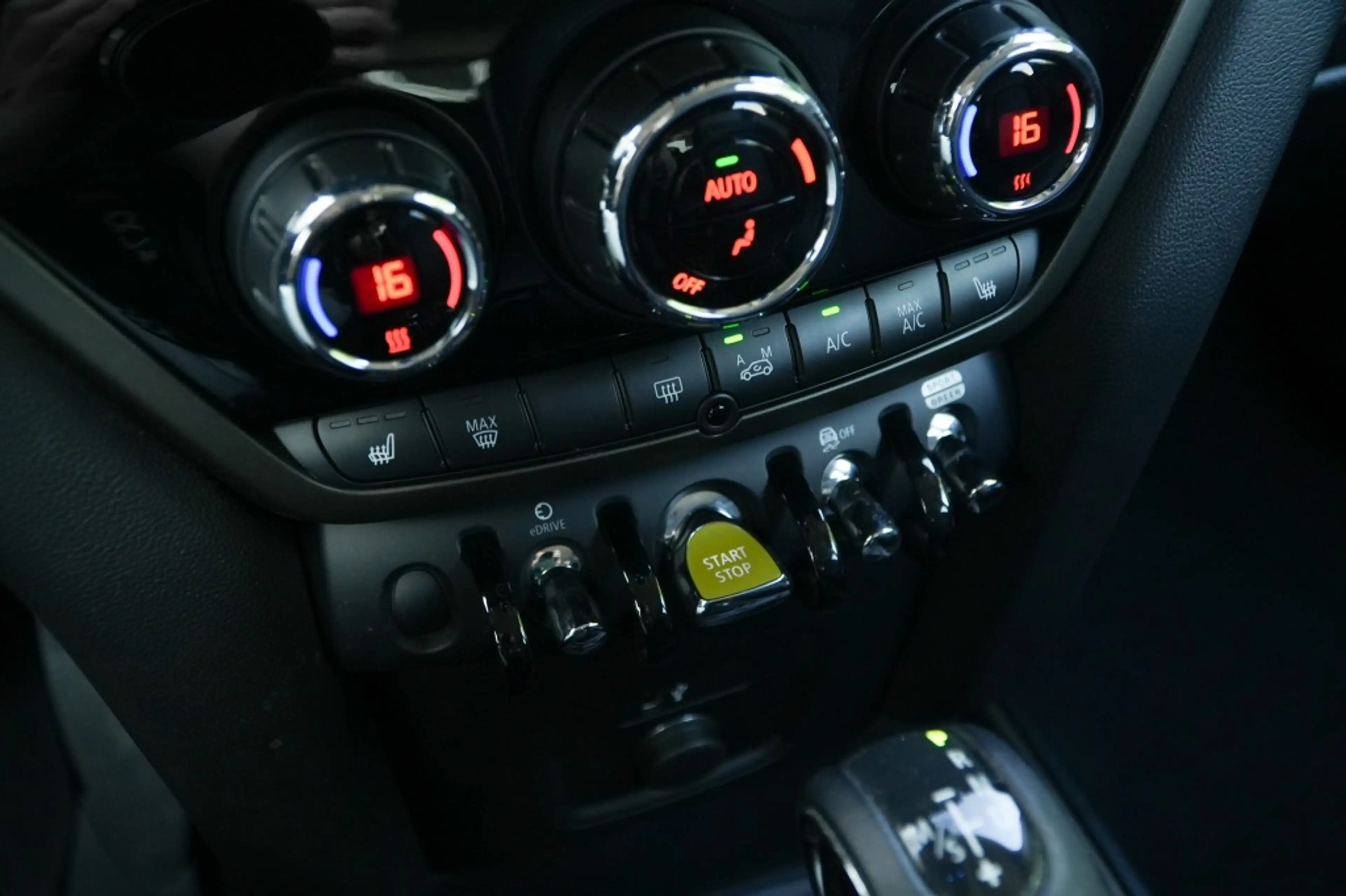 MINI Cooper SE Countryman 1.5 ALL4 I Navi I 19 inch I Leder int. I — photo 15