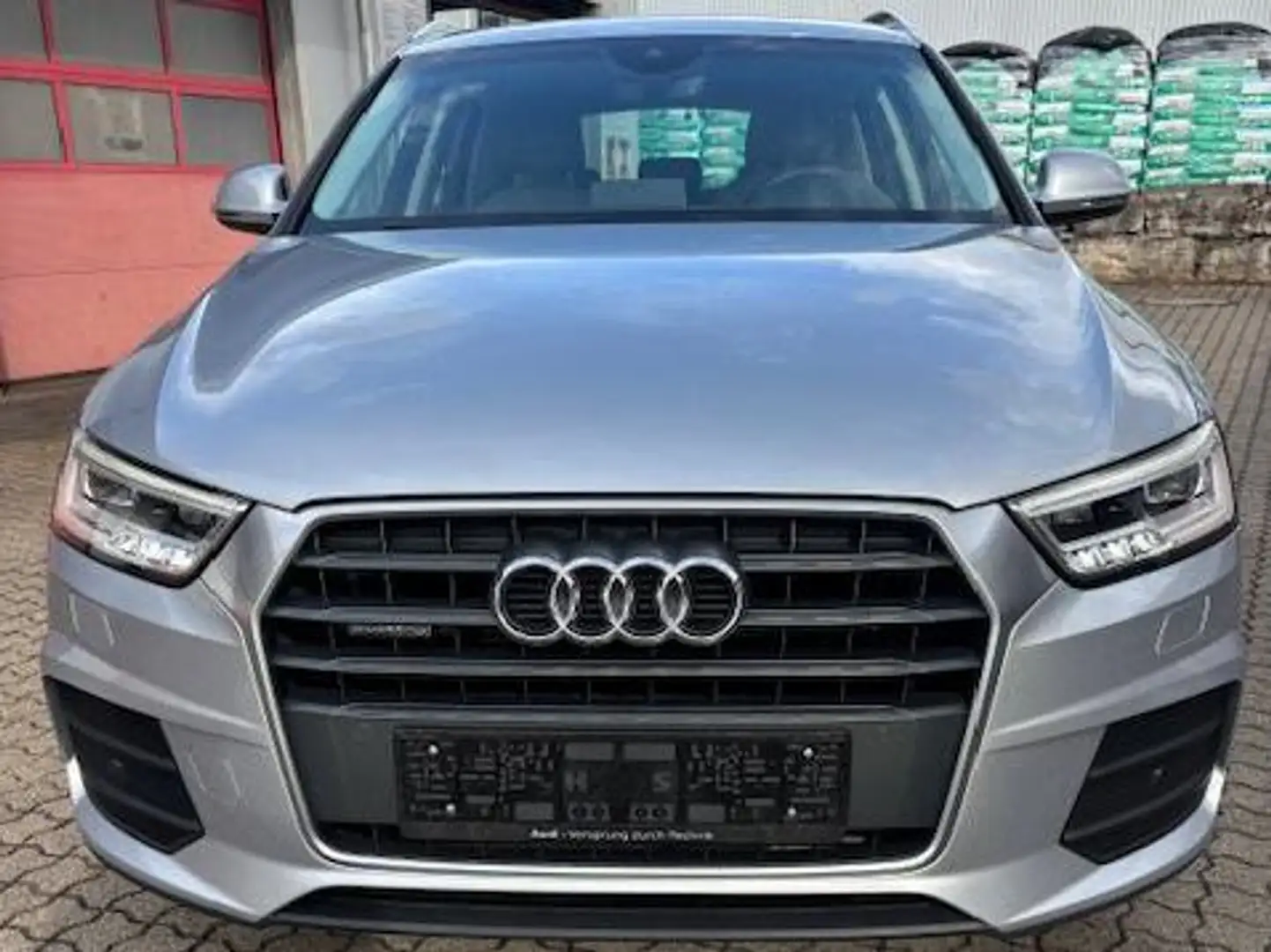 Audi Q3 basis quattro Silber - 1
