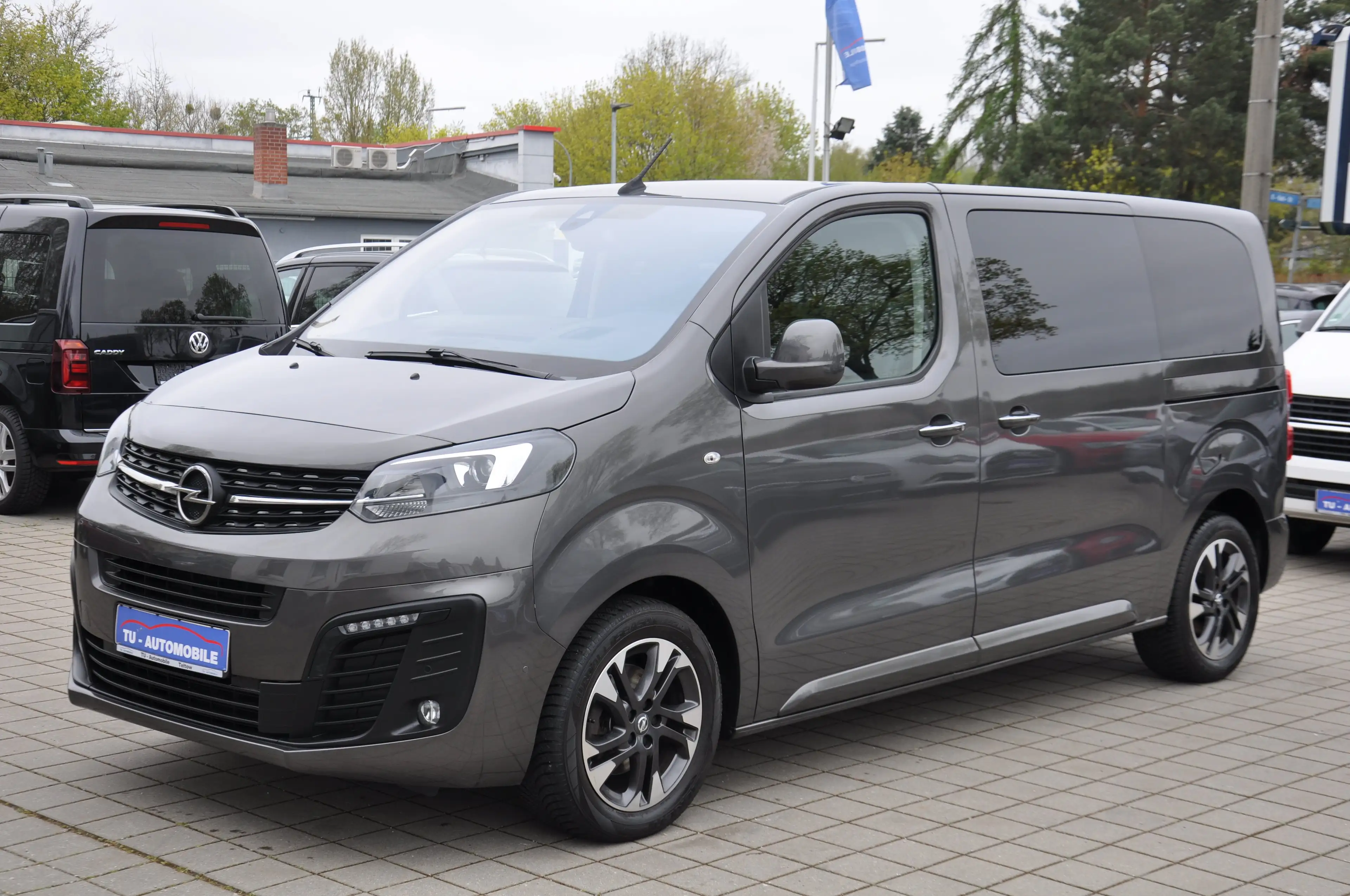 Opel Zafira Life Innovation M AHK-PANO-HUD-LEDER-XENON-NAVI-RKAM — photo 3