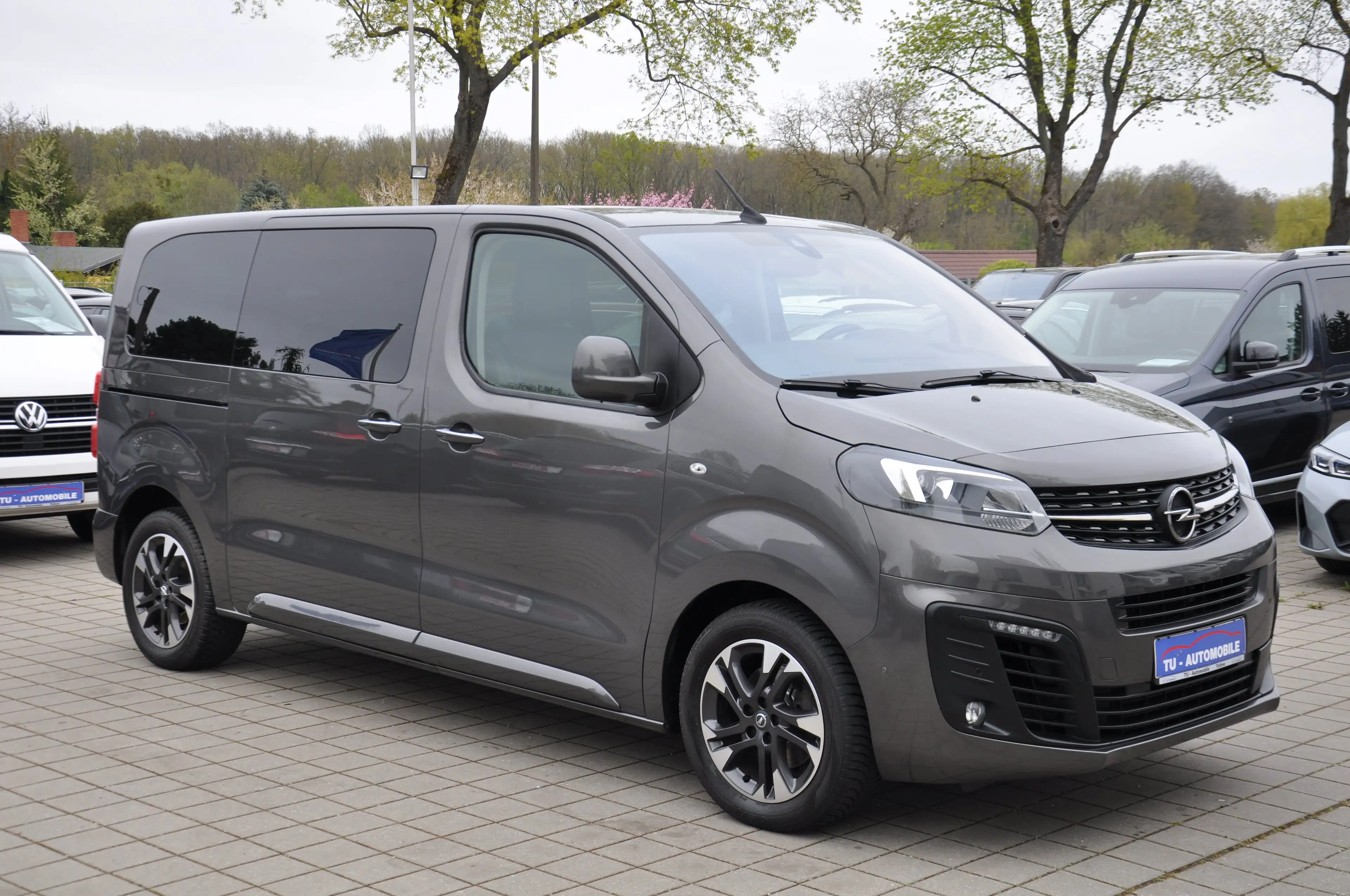 Opel Zafira Life Innovation M AHK-PANO-HUD-LEDER-XENON-NAVI-RKAM