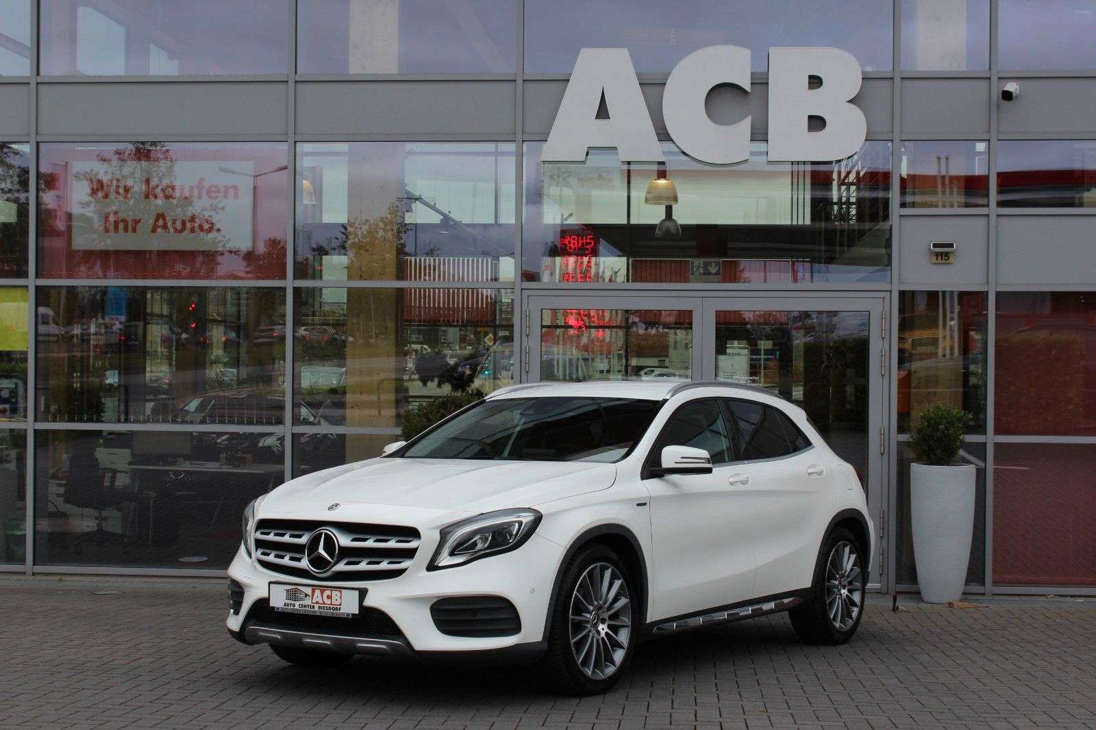 Mercedes-Benz GLA 200