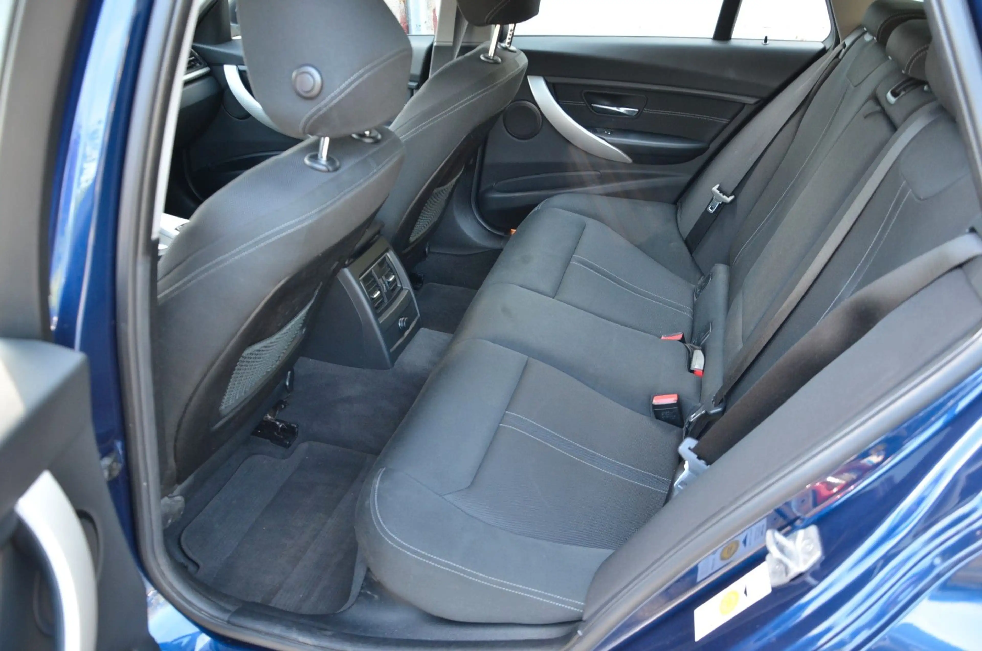 BMW 318 3 Touring 318 d Automatik LED Navi Sitzhzg. — photo 12