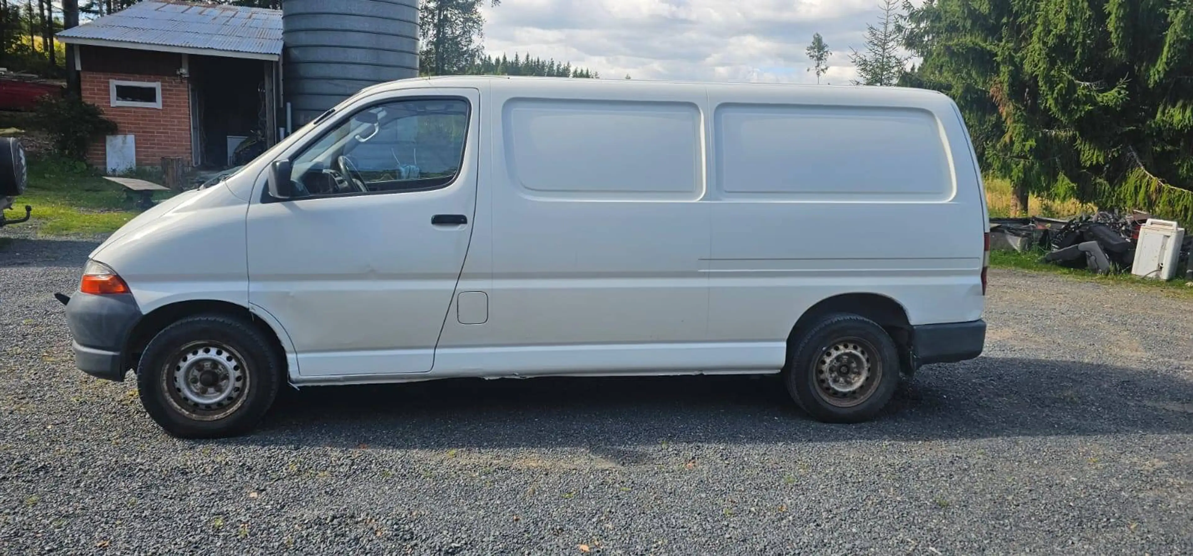 Toyota Hiace HiAce D-4D — photo 3