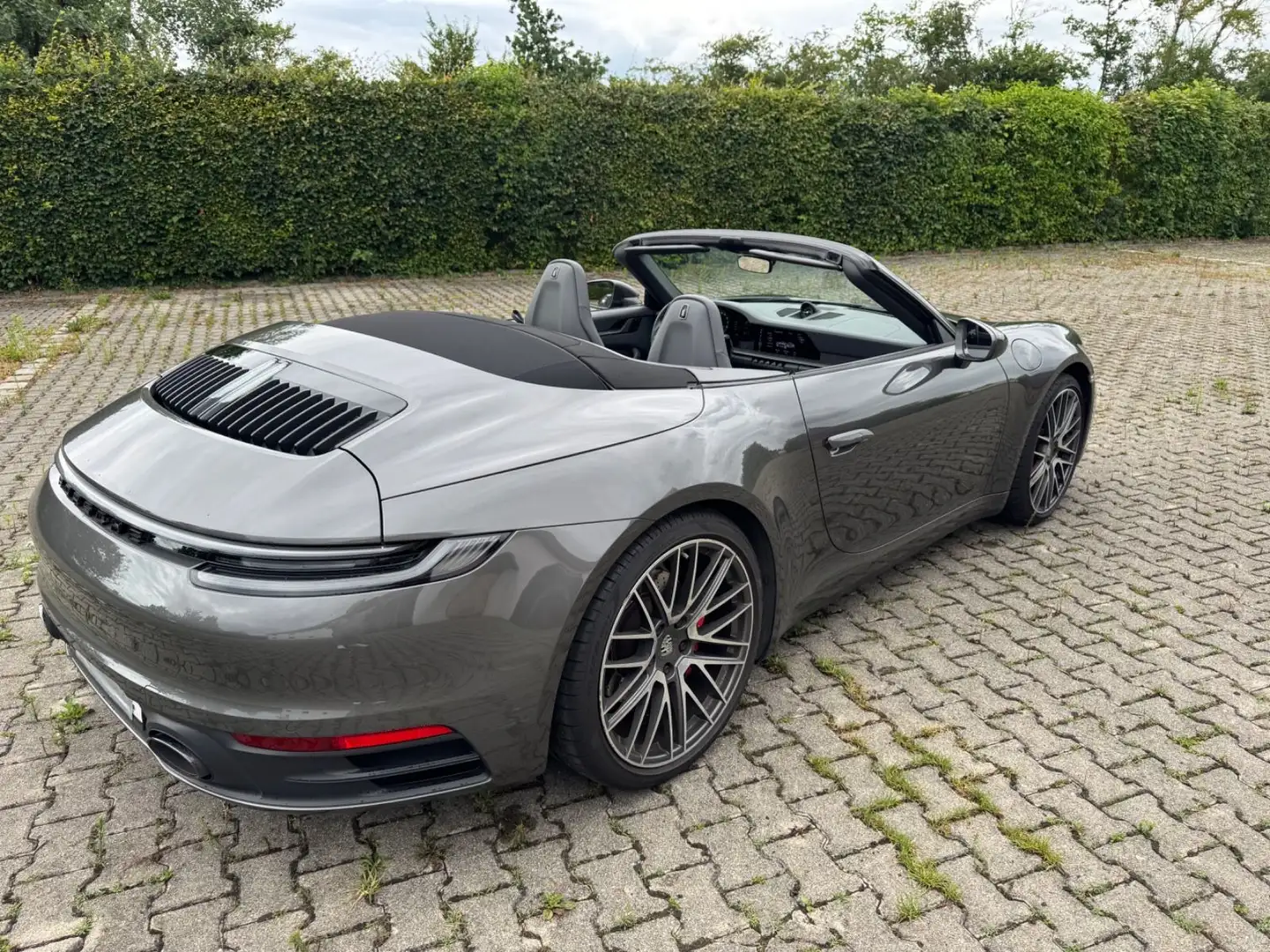Porsche 992 Carrera S Cabriolet Grau - 2