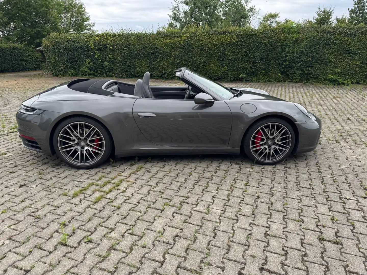 Porsche 992 Carrera S Cabriolet Grau - 1