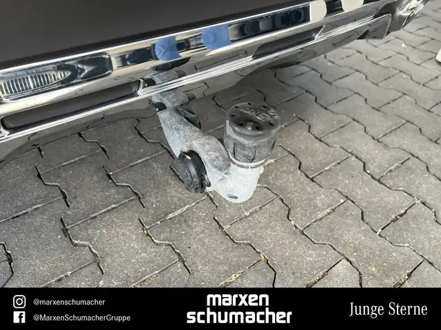Mercedes-Benz GLC view 14