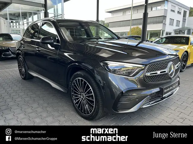 Mercedes-Benz GLC view 3