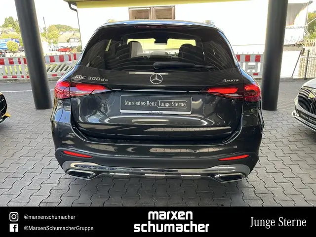 Mercedes-Benz GLC view 5