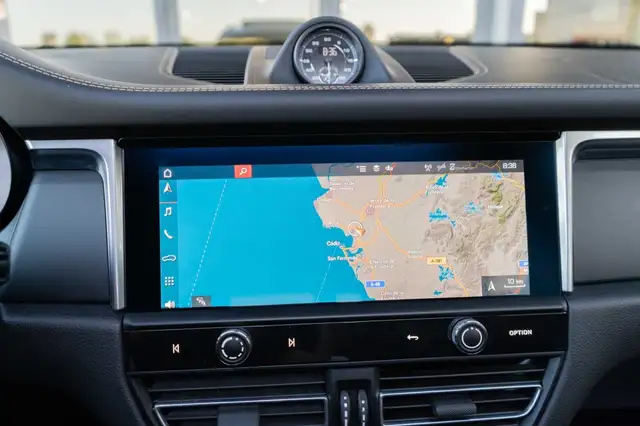 Porsche Macan view 10