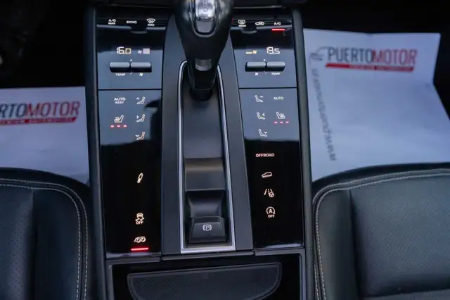 Porsche Macan view 13