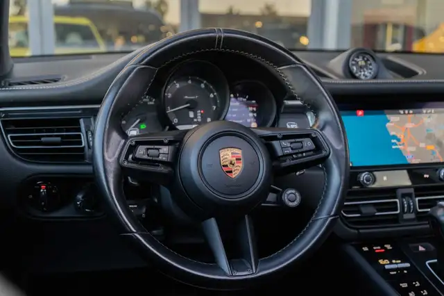 Porsche Macan view 8