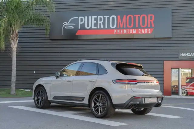 Porsche Macan view 4