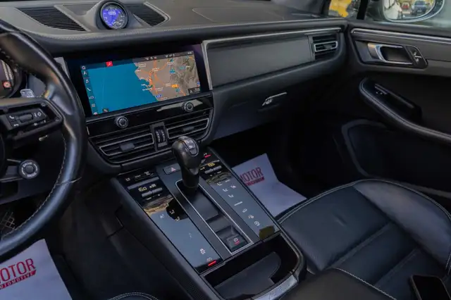 Porsche Macan view 15