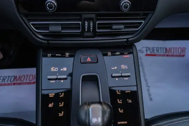 Porsche Macan view 12