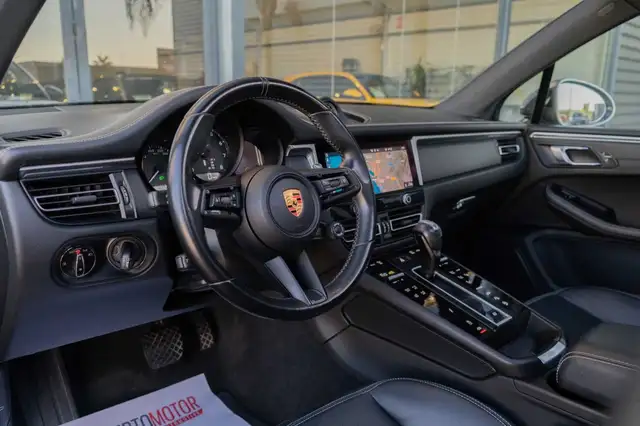 Porsche Macan view 14