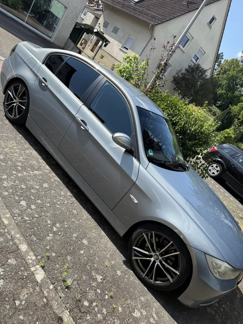 BMW 320 320i - 2