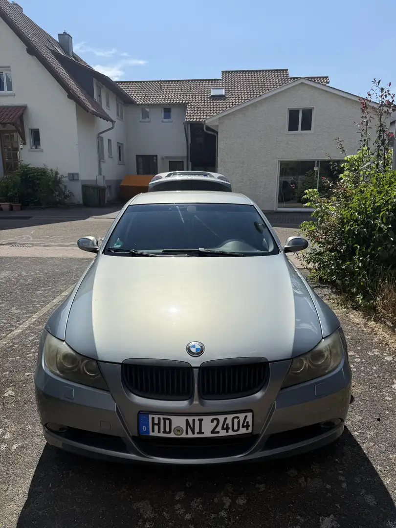 BMW 320 320i - 1