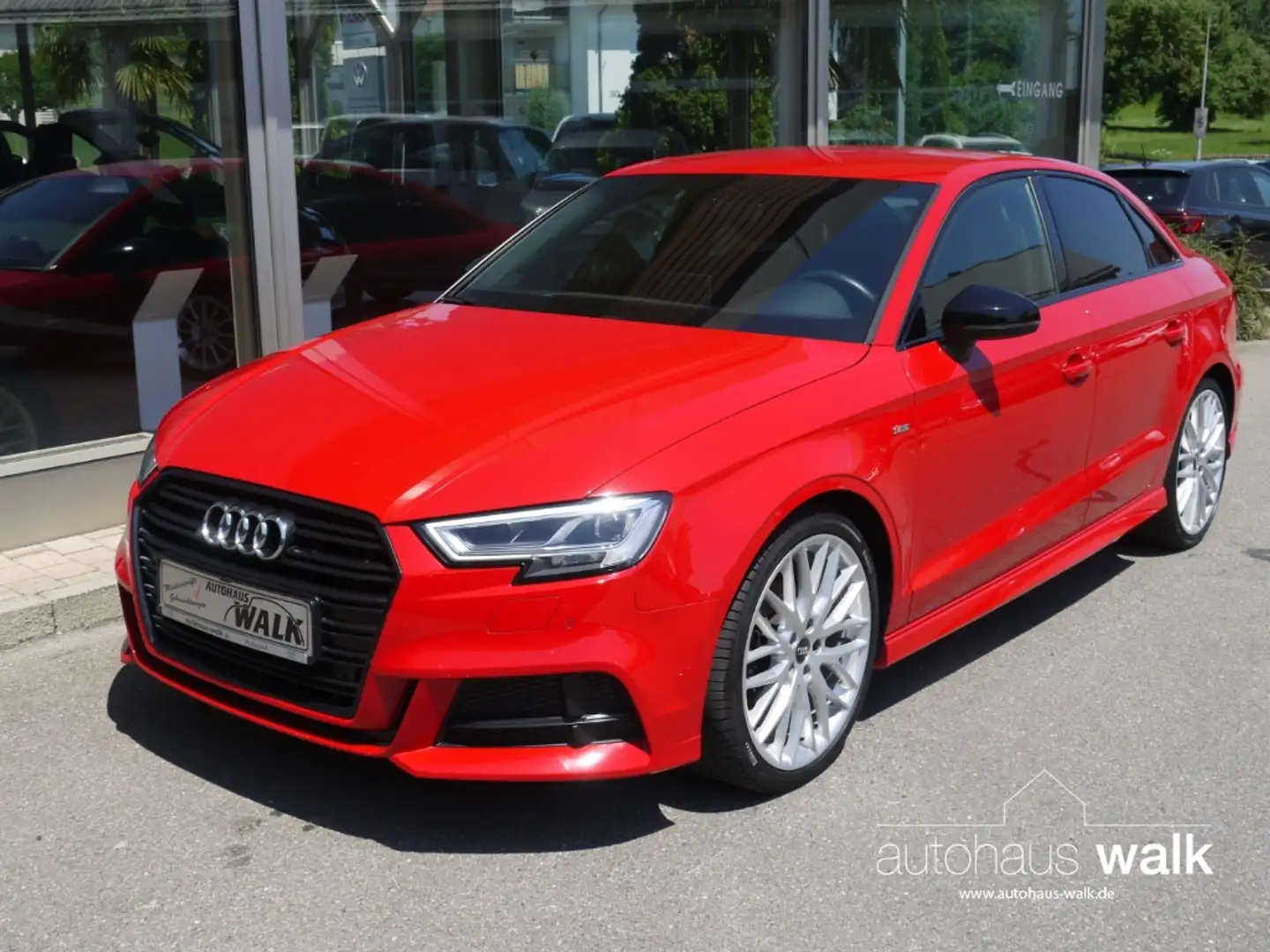 Audi A3 Limo 24 TFSI S tronic S line LED/GRA/RFK/NAVI via Rot - 2
