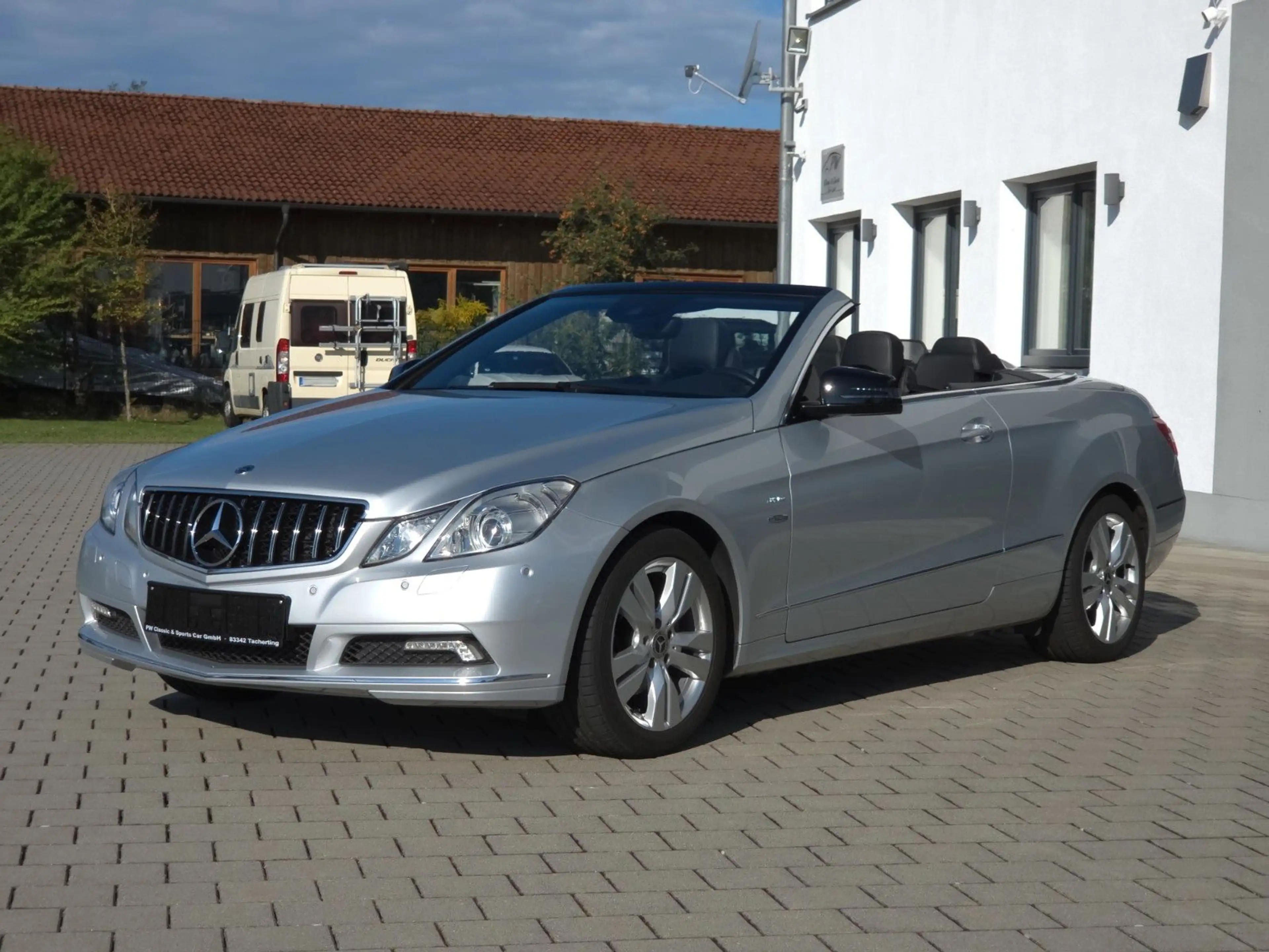Mercedes-Benz E 250 Cabrio CGI, H&K, NAVI, 33 tsd. KM — photo 24