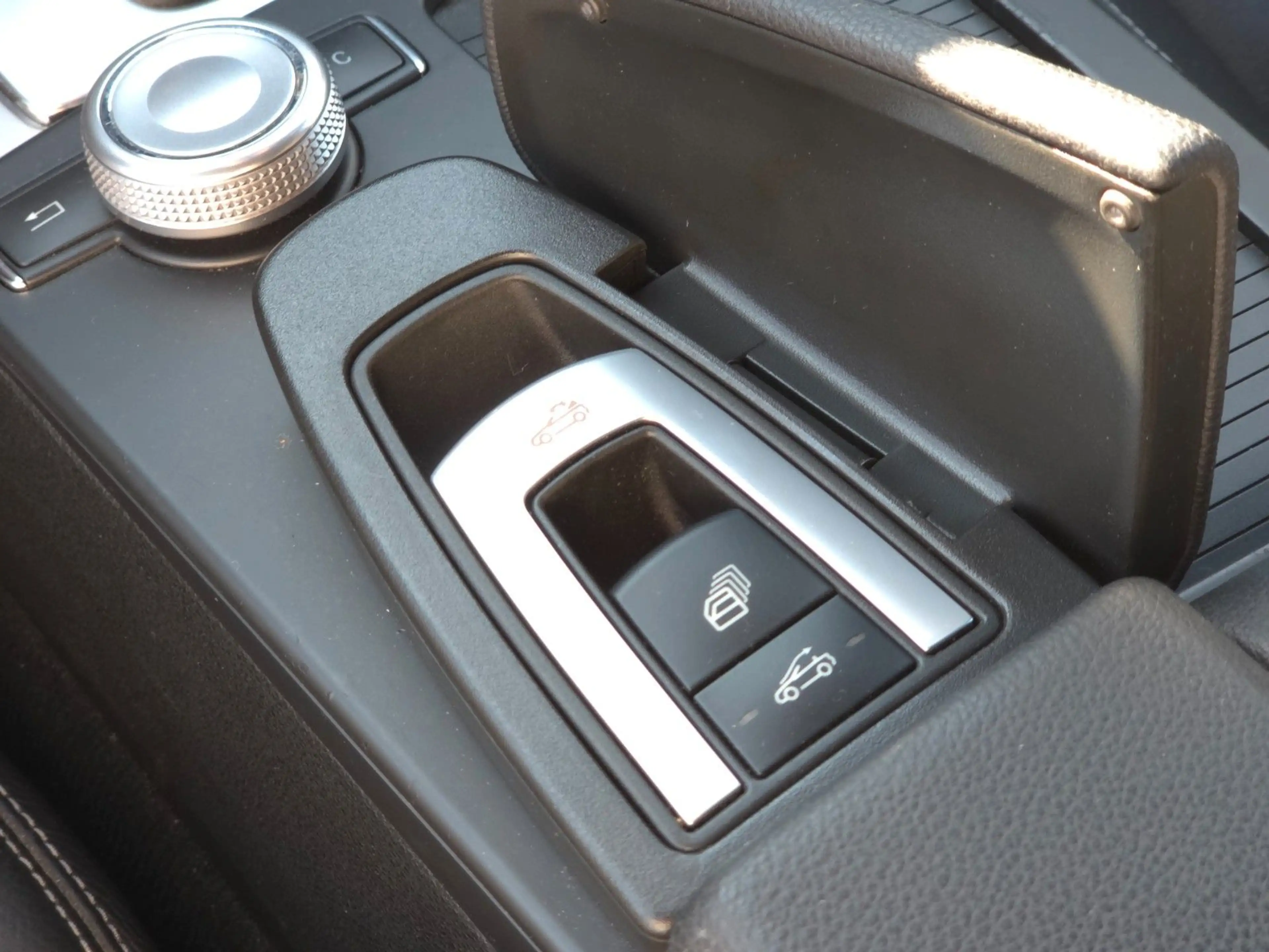 Mercedes-Benz E 250 Cabrio CGI, H&K, NAVI, 33 tsd. KM — photo 23
