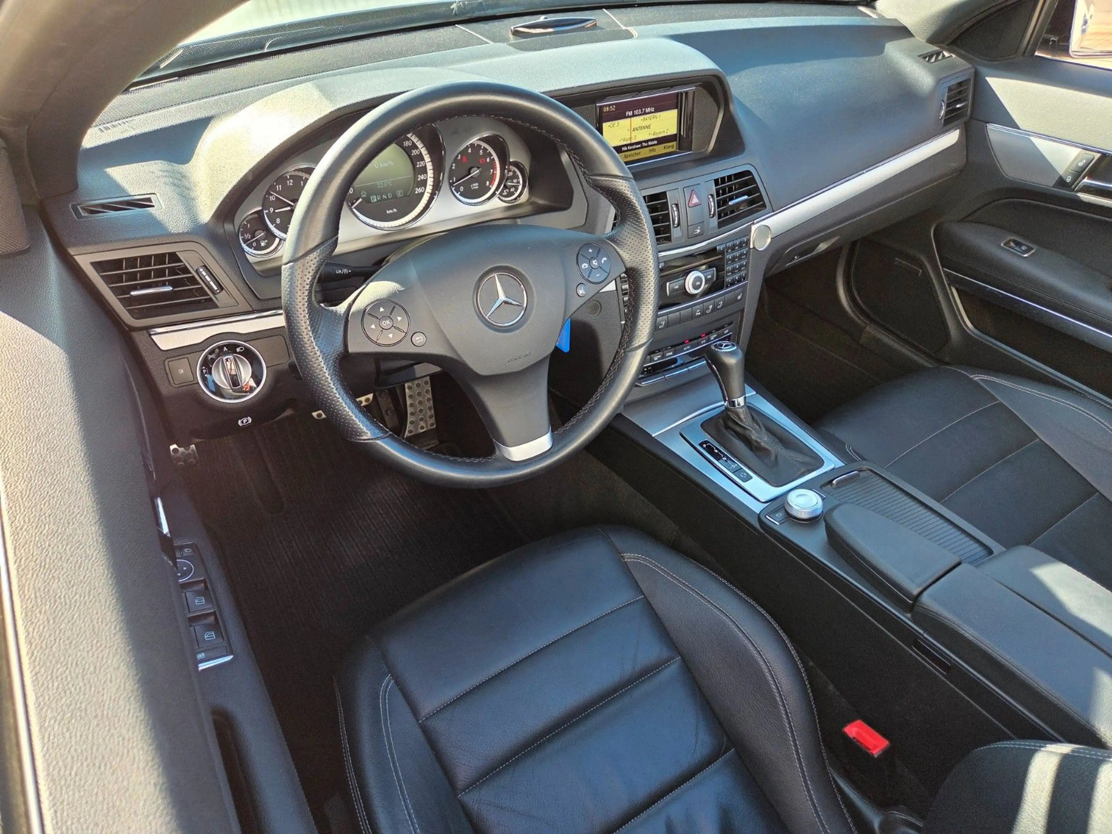 Mercedes-Benz E 250 Cabrio CGI, H&K, NAVI, 33 tsd. KM — photo 10