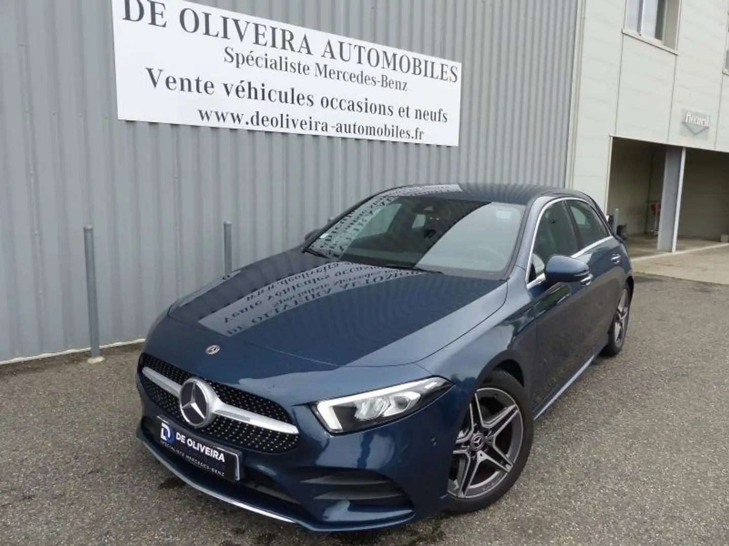 Mercedes-Benz A 180 180 d 116ch AMG Line 7G-DCT Blau - 1