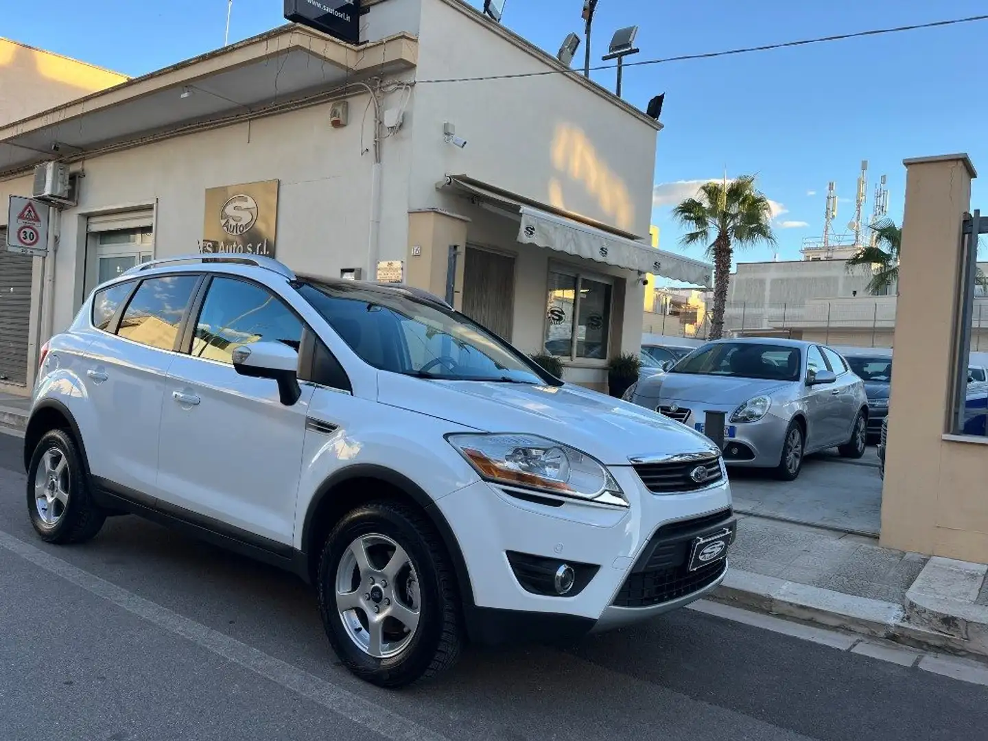 Ford Kuga 2.0TDCi 136CV Titanium Blanc - 1