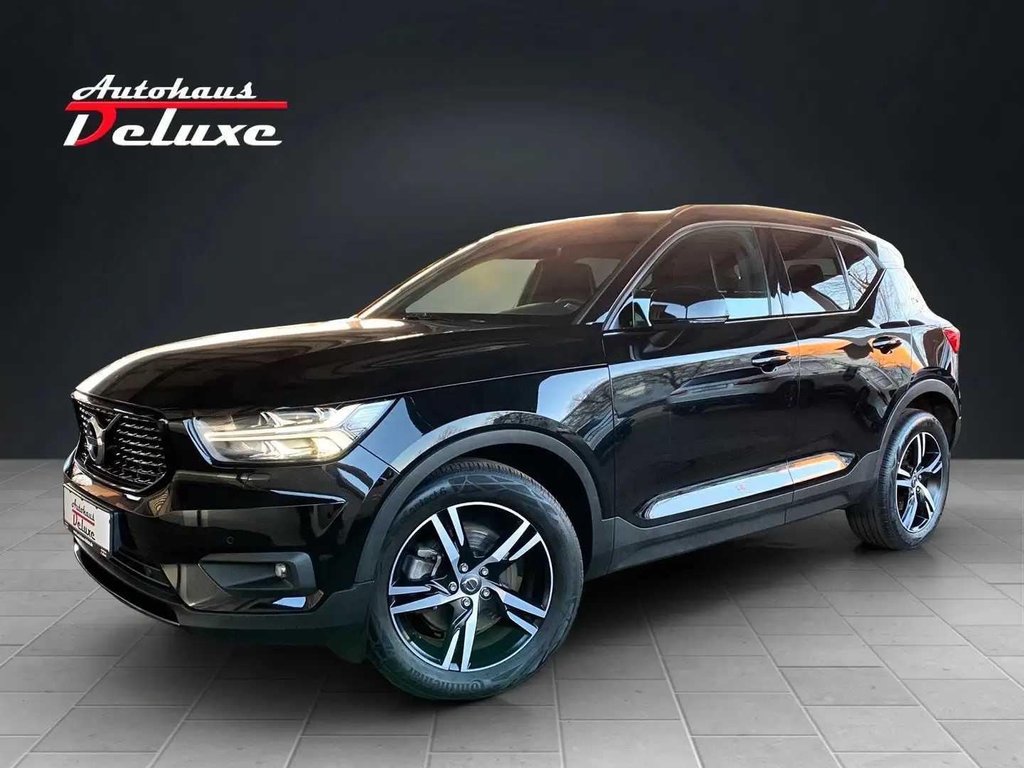 Volvo XC40 D4 AWD R-DESIGN NAVI-KAMERA-ACC-LED-H&K Schwarz - 1