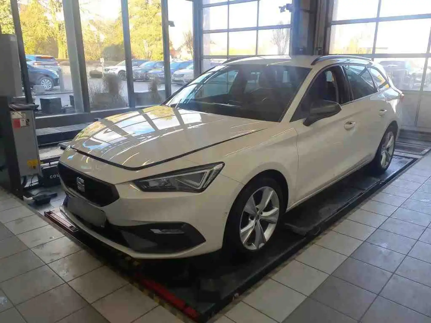 SEAT Leon Sportstourer FR 1.5 TSI AHK/LED/Sitzhzg Weiß - 2