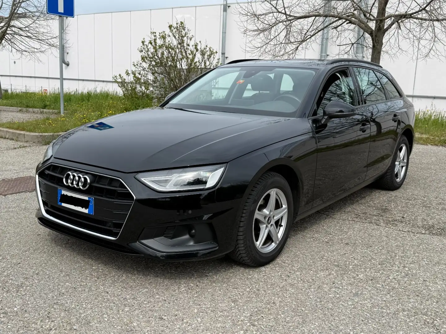 Audi A4 Avant 35 TDI/163 CV S tronic Noir - 1