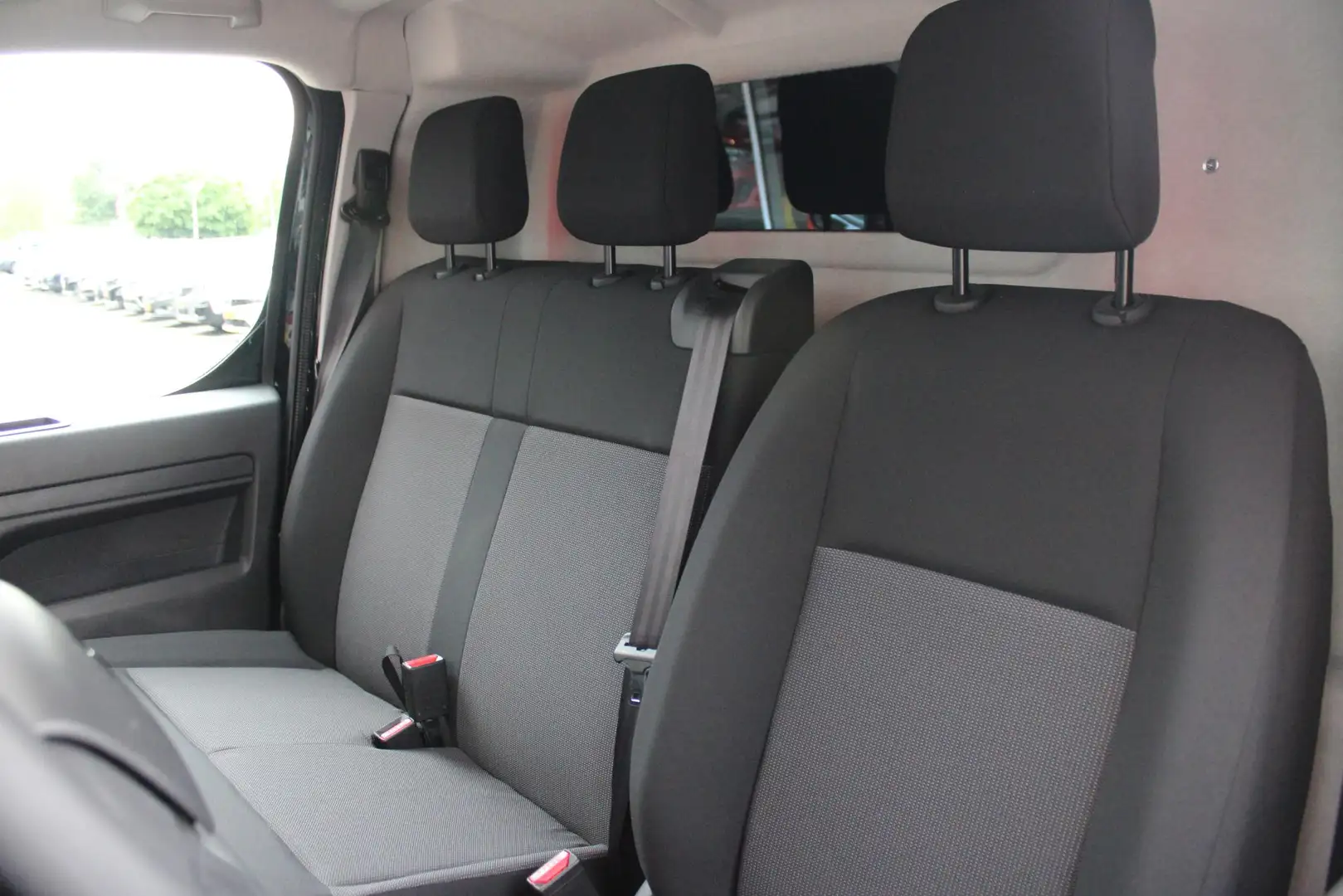 Citroen Jumpy ë-Jumpy L2 136PK AUTOMAAT 75 kWh | NAVIGATIE 10" T Zwart - 2