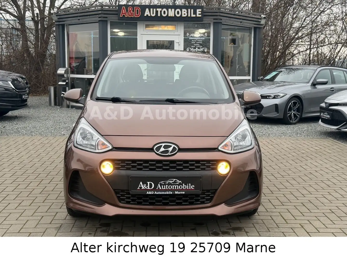 Hyundai i10 Trend Klima SHZ Tempomat 8Fach TÜV Neu 1Hand Braun - 2
