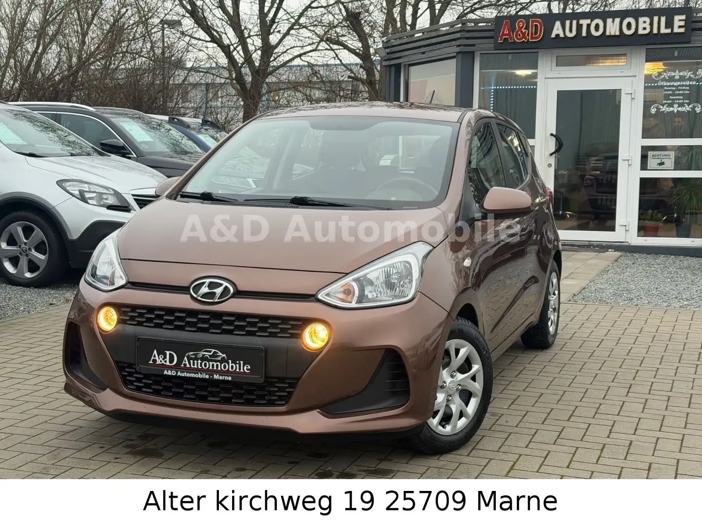 Hyundai i10 Trend Klima SHZ Tempomat 8Fach TÜV Neu 1Hand Braun - 1