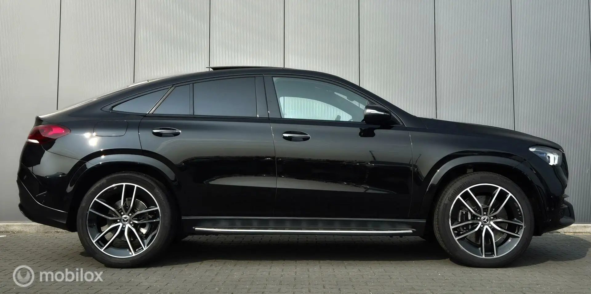 Mercedes-Benz GLE 400 Coupé d 4MATIC Premium Plus 2xAMG Pano Lucht Night Černá - 2