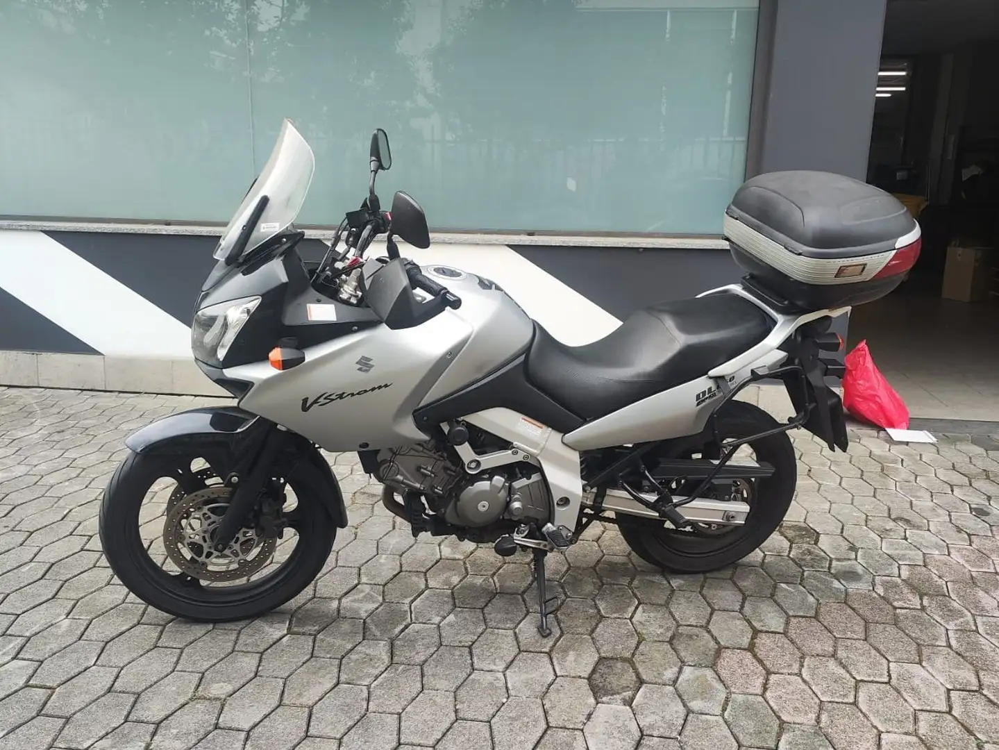 Suzuki V-Strom 650 no abs Argintiu - 1