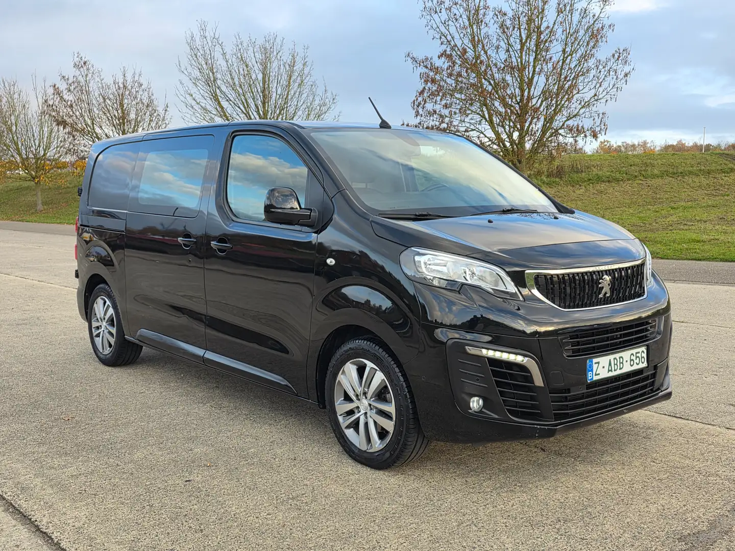 Peugeot Expert 2.0 Blue-HDi Premium L2 Automatique Zwart - 1
