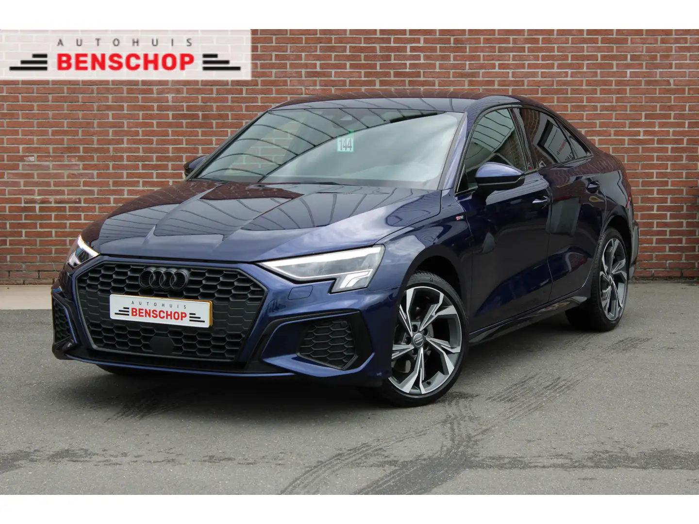 Audi A3 Limousine 35 TFSI S-TRONIC 150PK S-line |MATRIX-LE Blauw - 1
