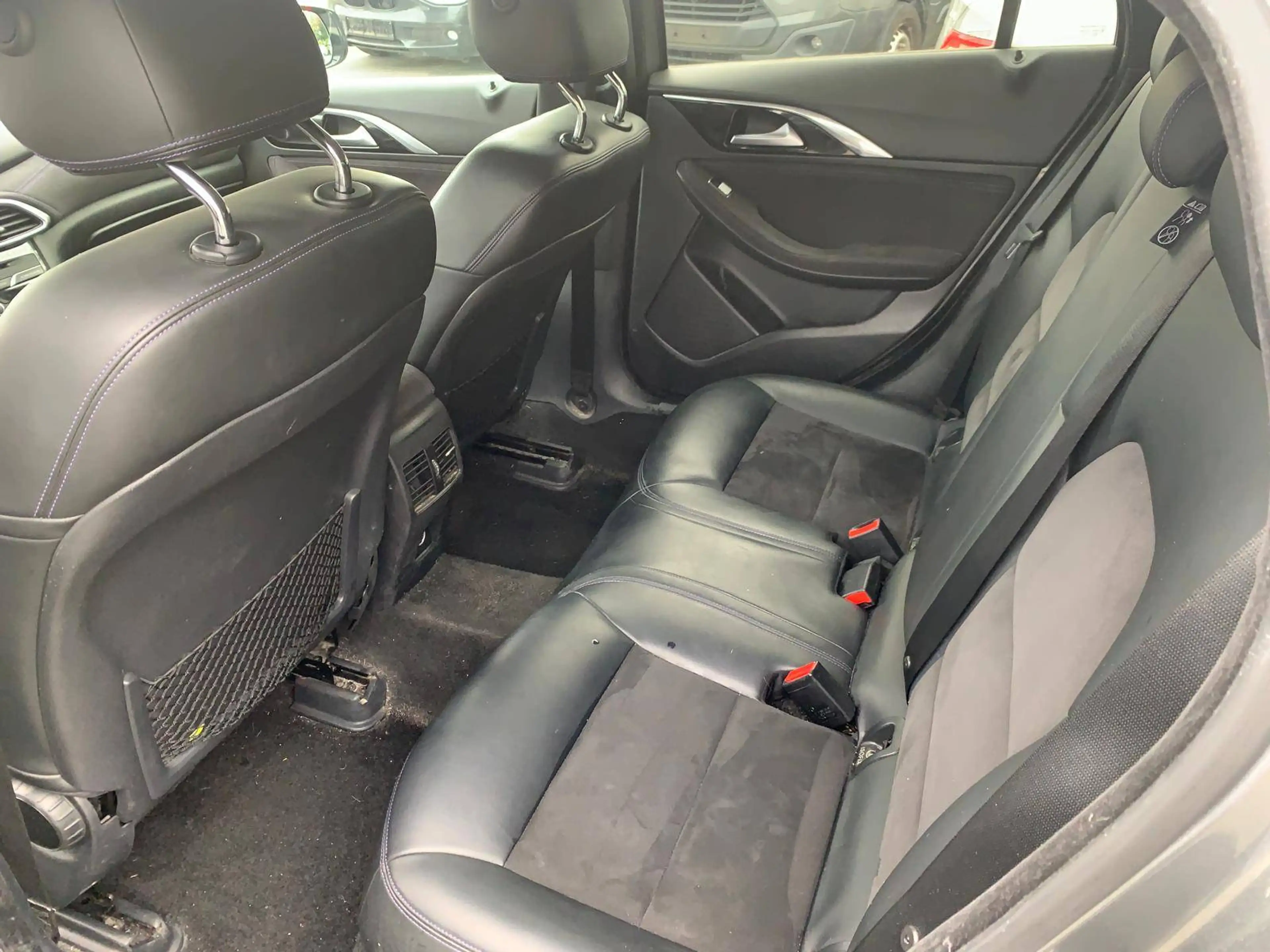 Infiniti Q30 Q30 1.5d Premium Tech Café Teak — photo 9