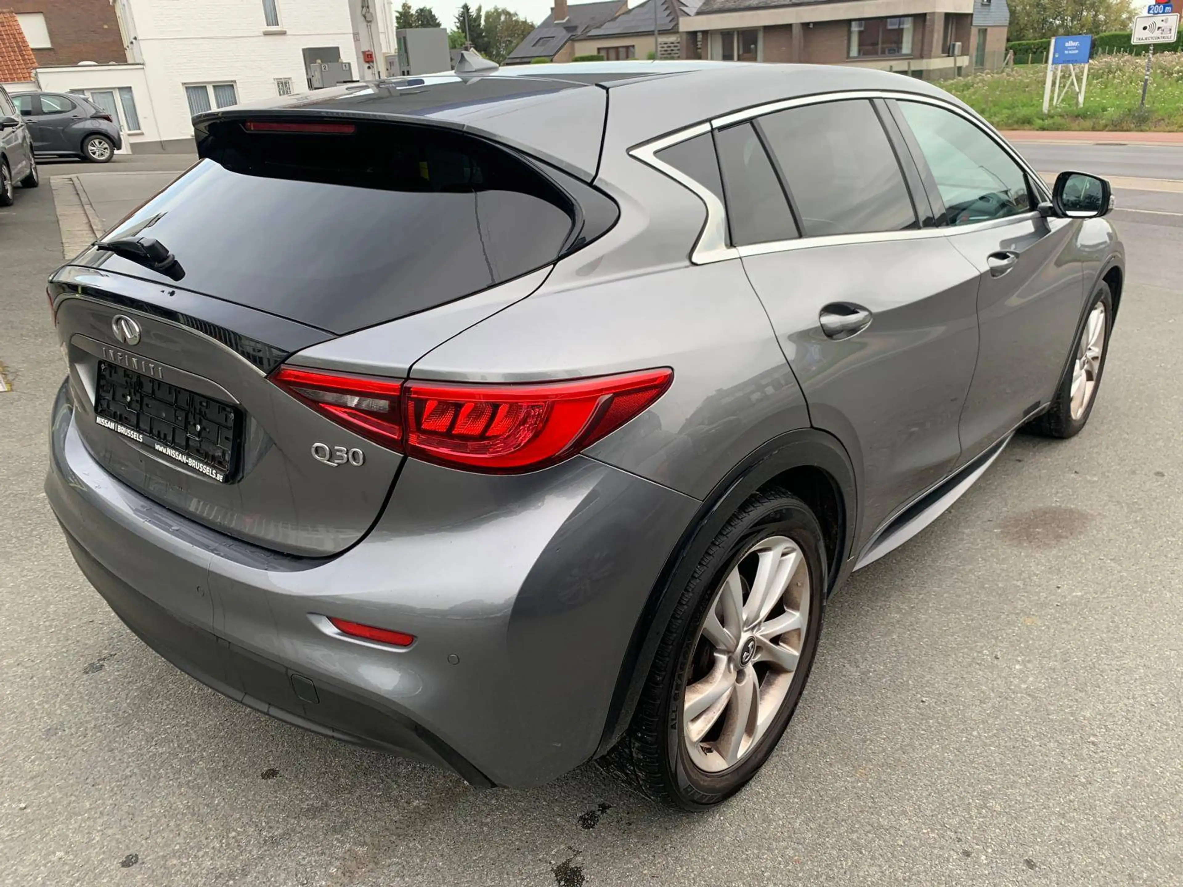 Infiniti Q30 Q30 1.5d Premium Tech Café Teak — photo 3