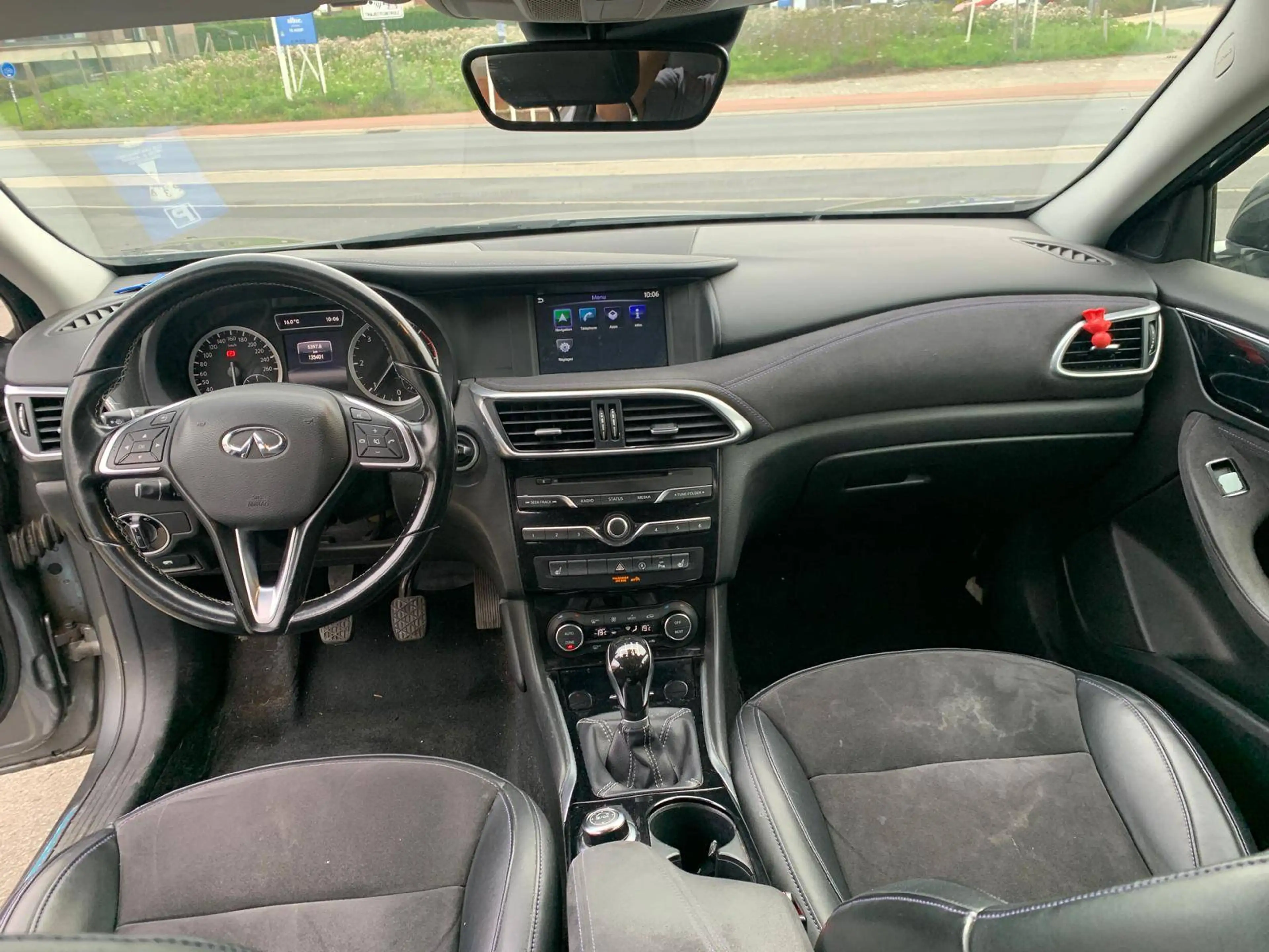 Infiniti Q30 Q30 1.5d Premium Tech Café Teak — photo 8