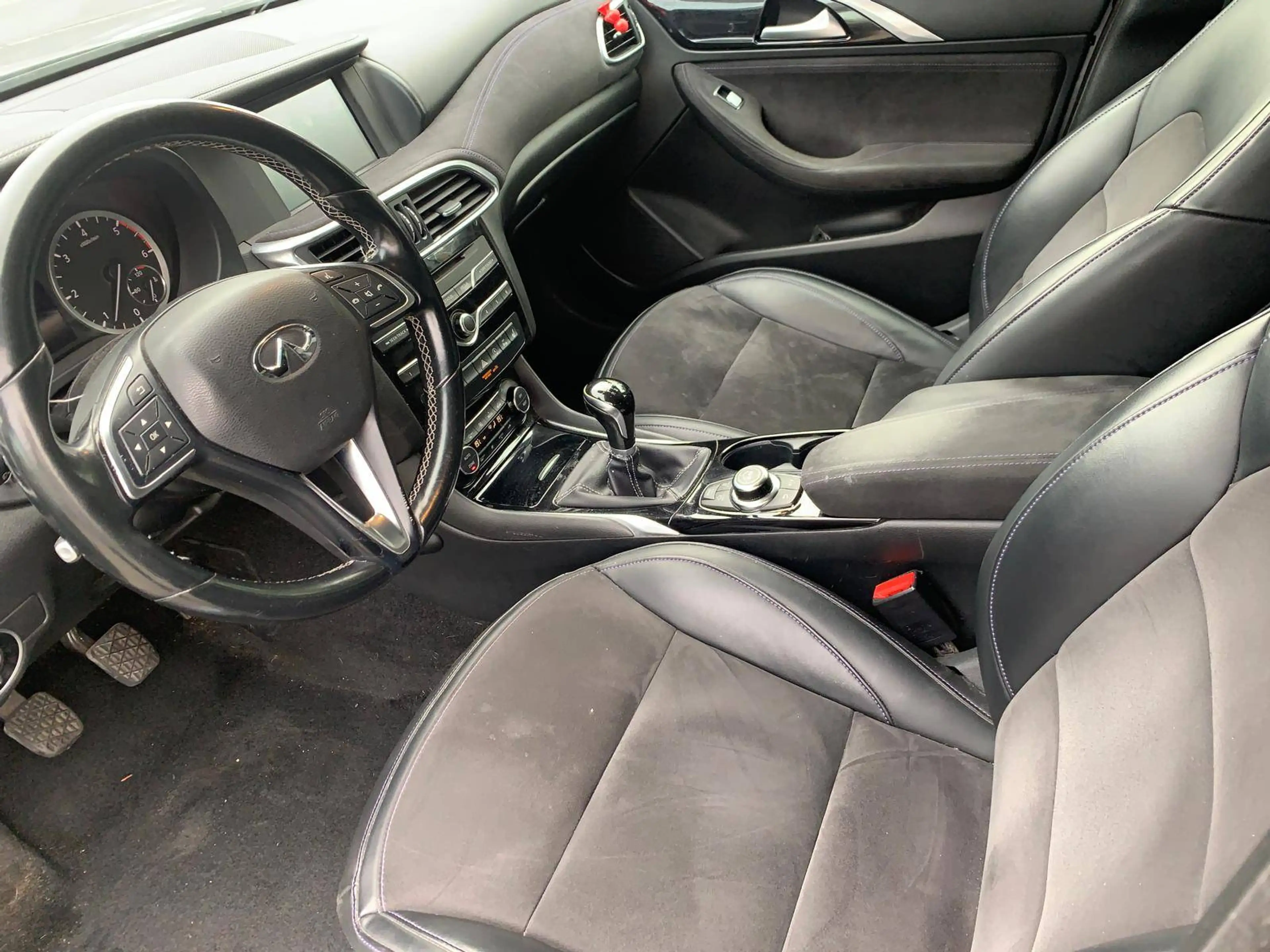 Infiniti Q30 Q30 1.5d Premium Tech Café Teak — photo 6