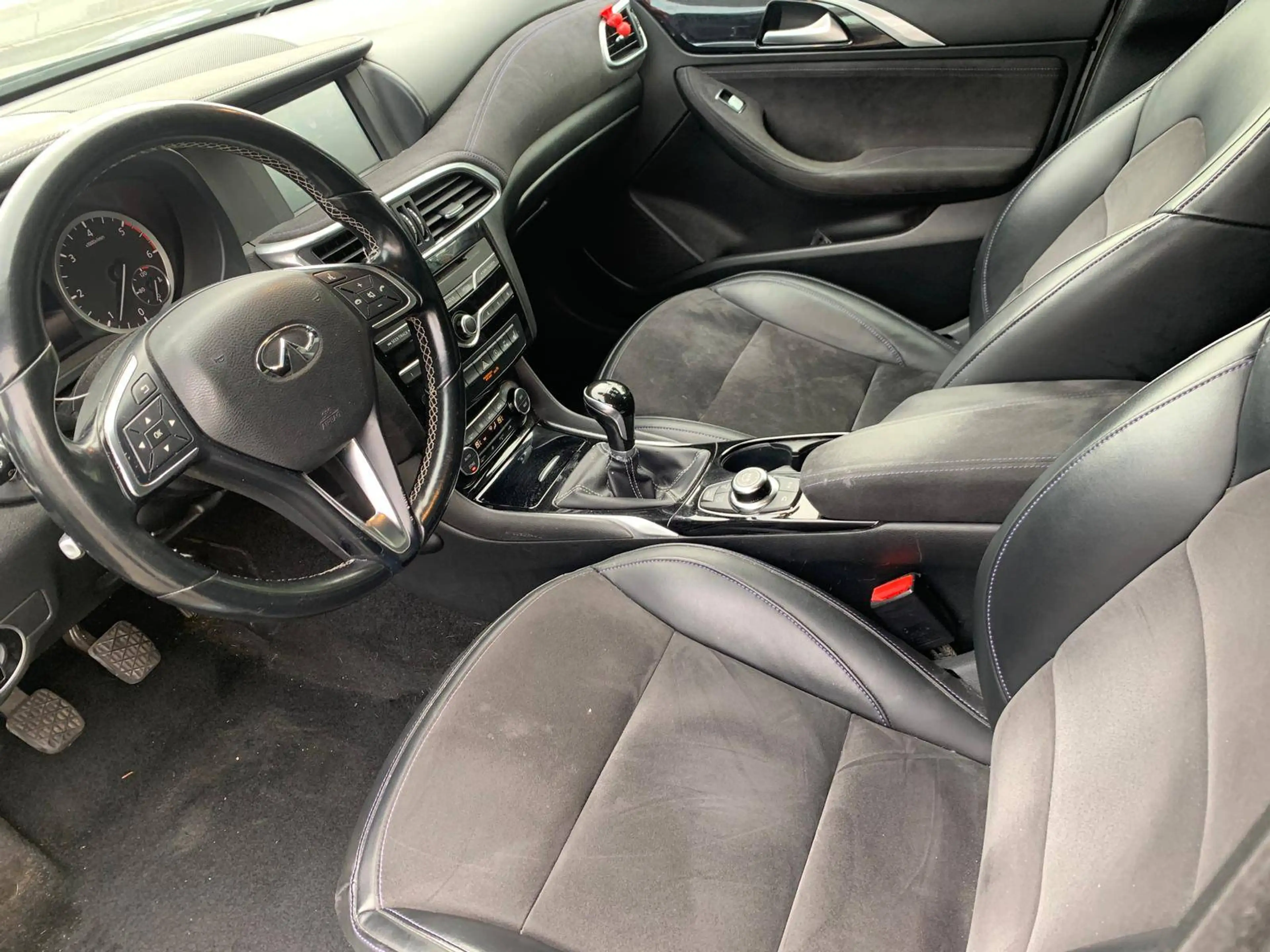 Infiniti Q30 Q30 1.5d Premium Tech Café Teak — photo 5