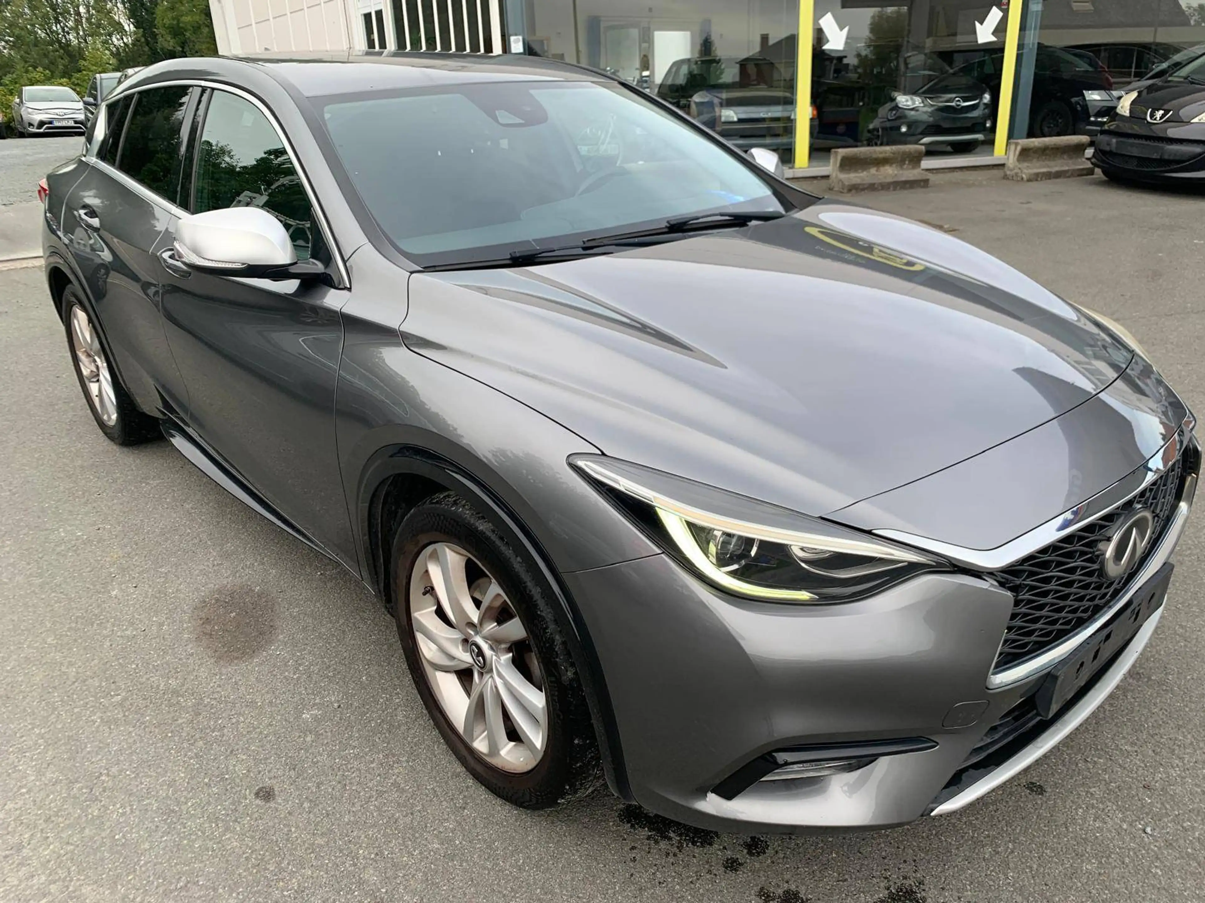 Infiniti Q30 Q30 1.5d Premium Tech Café Teak — photo 4