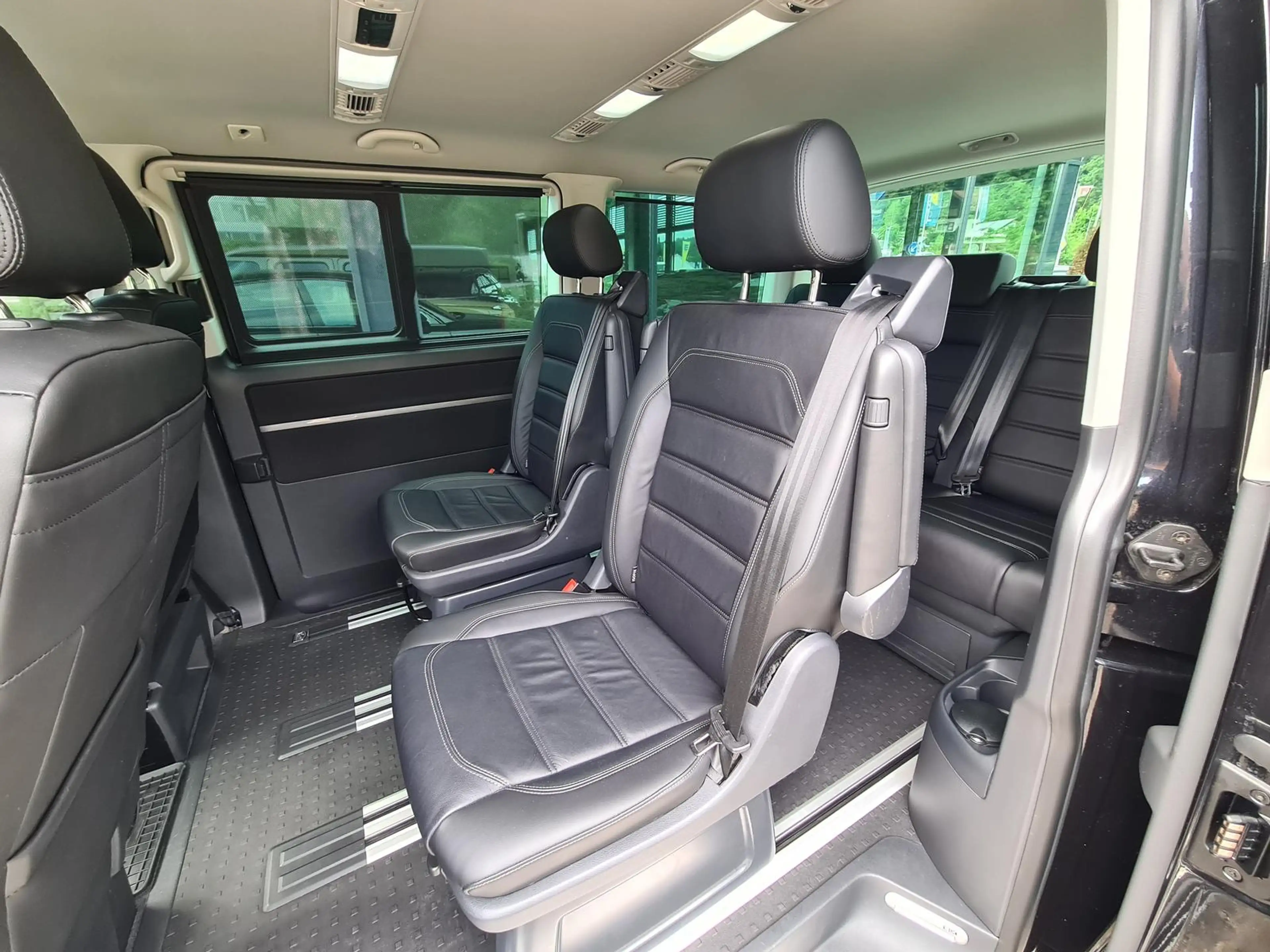 Volkswagen T6.1 Multivan Generation Six 4MOTION AHK StHeiz — photo 10