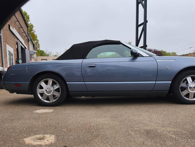 Ford Thunderbird 50 -ème anniversaire